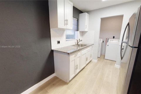 Villa ou maison à louer à Fort Lauderdale, Floride: 3 chambres, 84.73 m2 № 1949283 - photo 4