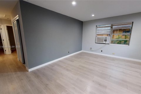 Villa ou maison à louer à Fort Lauderdale, Floride: 3 chambres, 84.73 m2 № 1949283 - photo 2