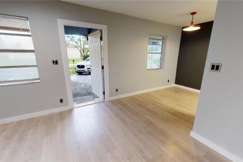 Villa ou maison à louer à Fort Lauderdale, Floride: 3 chambres, 84.73 m2 № 1949283 - photo 17