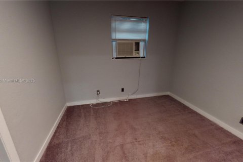 Villa ou maison à louer à Fort Lauderdale, Floride: 3 chambres, 84.73 m2 № 1949283 - photo 8