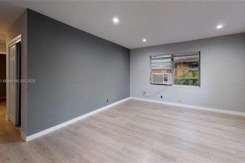 Villa ou maison à louer à Fort Lauderdale, Floride: 3 chambres, 84.73 m2 № 1949283 - photo 24