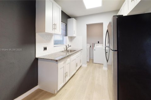 Villa ou maison à louer à Fort Lauderdale, Floride: 3 chambres, 84.73 m2 № 1949283 - photo 23