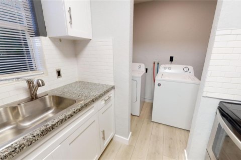 Villa ou maison à louer à Fort Lauderdale, Floride: 3 chambres, 84.73 m2 № 1949283 - photo 6