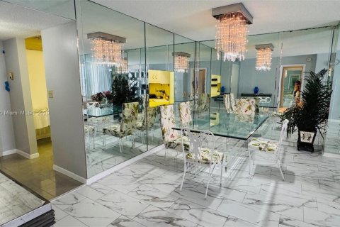 Снять в аренду кондоминиум в Халландейл-Бич, Флорида 1 спальня, 120.77м2, № 1857012 - фото 11