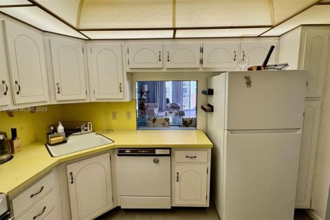 Снять в аренду кондоминиум в Халландейл-Бич, Флорида 1 спальня, 120.77м2, № 1857012 - фото 29