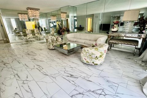 Снять в аренду кондоминиум в Халландейл-Бич, Флорида 1 спальня, 120.77м2, № 1857012 - фото 10