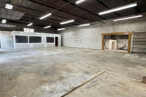 Immobilier commercial à vendre à Lakeland, Floride: 1861.76 m2 № 2329590 - photo 11