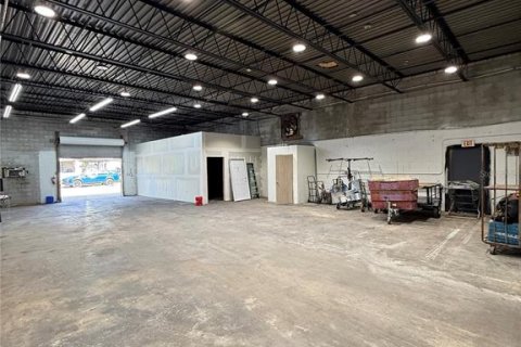 Immobilier commercial à vendre à Lakeland, Floride: 1861.76 m2 № 2329590 - photo 12