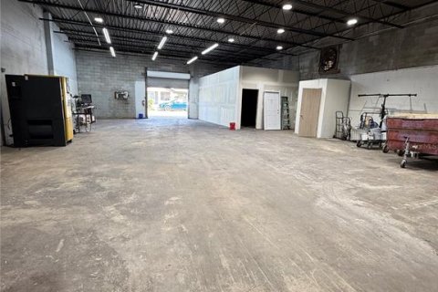 Immobilier commercial à vendre à Lakeland, Floride: 1861.76 m2 № 2329590 - photo 13