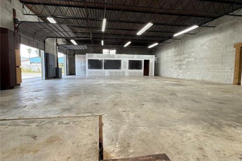 Immobilier commercial à vendre à Lakeland, Floride: 1861.76 m2 № 2329590 - photo 10