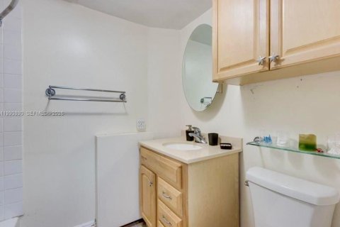 Condominio en alquiler en Lauderdale-by-the-Sea, Florida, 1 dormitorio, 65.96 m2 № 2058066 - foto 10