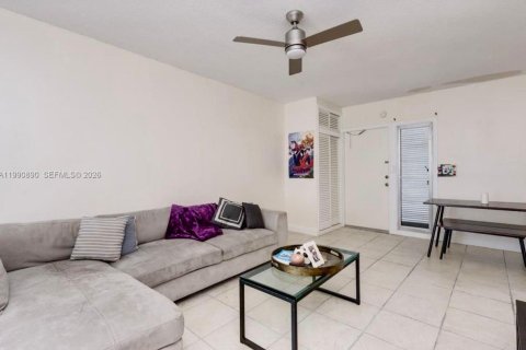 Condominio en alquiler en Lauderdale-by-the-Sea, Florida, 1 dormitorio, 65.96 m2 № 2058066 - foto 6