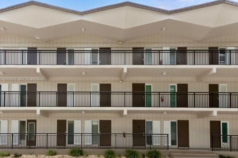 Condominio en Lauderdale-by-the-Sea, Florida, 1 dormitorio  № 2058066