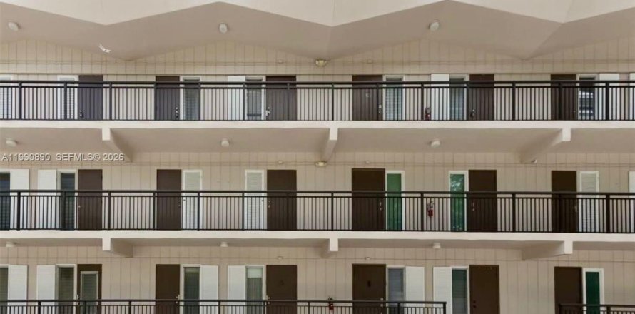 Condominio en Lauderdale-by-the-Sea, Florida, 1 dormitorio  № 2058066