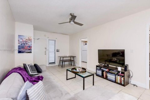 Condominio en alquiler en Lauderdale-by-the-Sea, Florida, 1 dormitorio, 65.96 m2 № 2058066 - foto 12