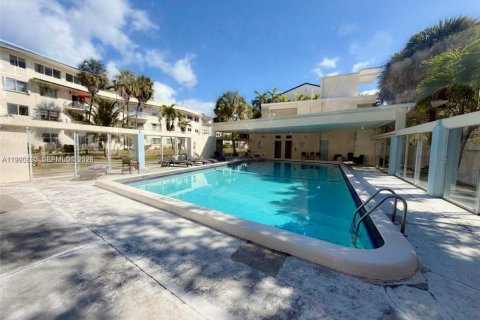 Condominio en alquiler en Lauderdale-by-the-Sea, Florida, 1 dormitorio, 65.96 m2 № 2058066 - foto 13