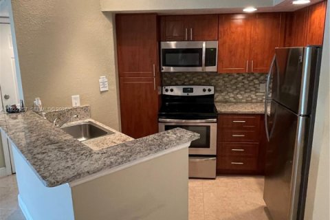 Снять в аренду кондоминиум в Санрайз, Флорида 2 спальни, 89.65м2, № 1990819 - фото 5