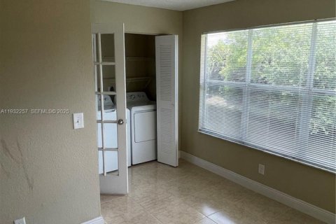 Снять в аренду кондоминиум в Санрайз, Флорида 2 спальни, 89.65м2, № 1990819 - фото 9