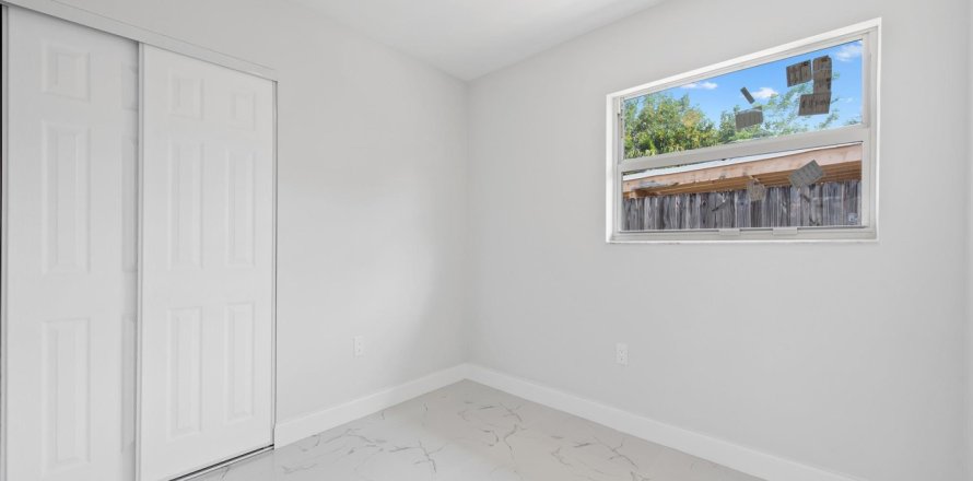 House in Pompano Beach, Florida 3 bedrooms, 92.9 sq.m. № 1174806