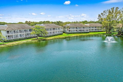 Condo in Palm Beach Gardens, Florida, 2 bedrooms  № 1186929 - photo 1