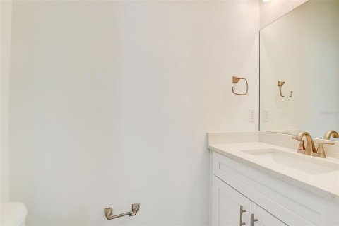 House in Apopka, Florida 5 bedrooms, 302.4 sq.m. № 2208056 - photo 14