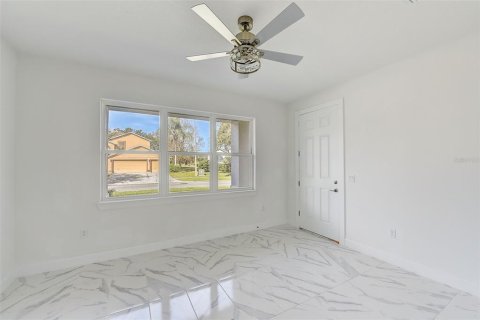 House in Apopka, Florida 5 bedrooms, 302.4 sq.m. № 2208056 - photo 20
