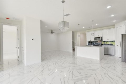 House in Apopka, Florida 5 bedrooms, 302.4 sq.m. № 2208056 - photo 6