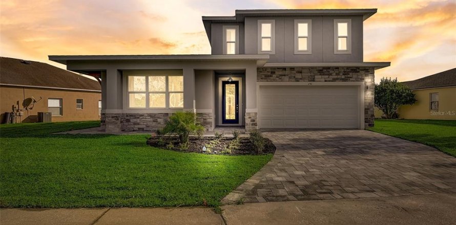 House in Apopka, Florida 5 bedrooms, 302.4 sq.m. № 2208056