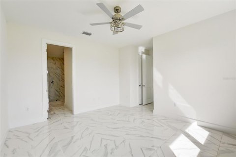 House in Apopka, Florida 5 bedrooms, 302.4 sq.m. № 2208056 - photo 26
