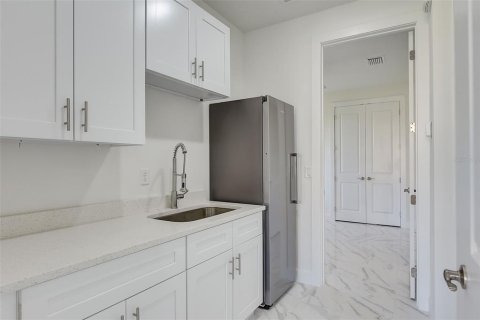House in Apopka, Florida 5 bedrooms, 302.4 sq.m. № 2208056 - photo 19