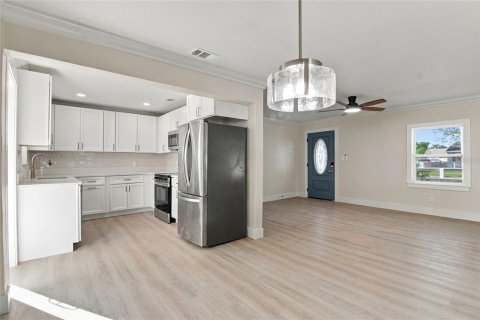 Villa ou maison à louer à Saint Petersburg, Floride: 3 chambres, 112.04 m2 № 2427129 - photo 8