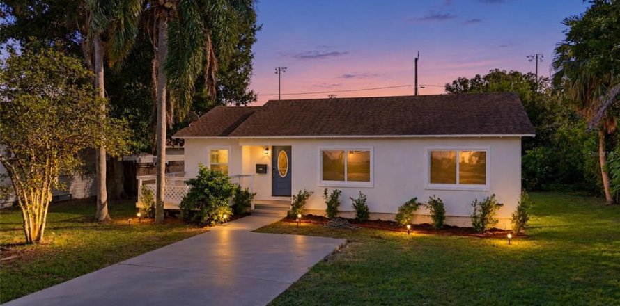 Villa ou maison à Saint Petersburg, Floride 3 chambres, 112.04 m2 № 2427129
