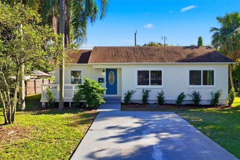 Villa ou maison à louer à Saint Petersburg, Floride: 3 chambres, 112.04 m2 № 2427129 - photo 2