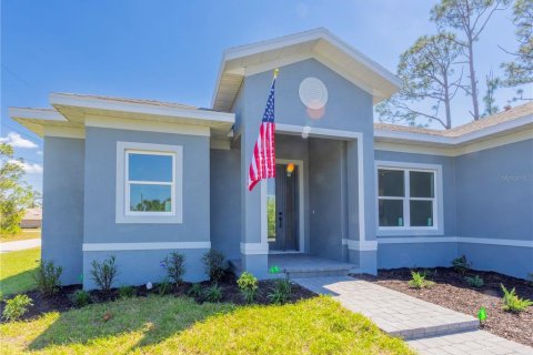 House in Port Charlotte, Florida 3 bedrooms, 171.87 sq.m. № 2108244