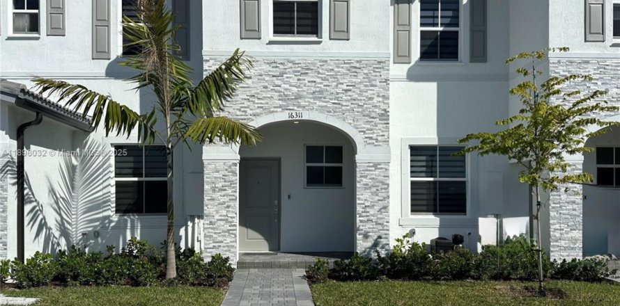 Adosado en Homestead, Florida 3 dormitorios, 137.77 m2 № 2014847