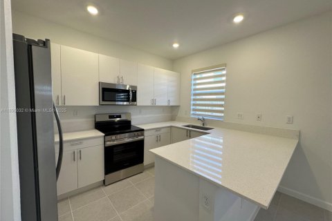 Adosado en venta en Homestead, Florida, 3 dormitorios, 137.77 m2 № 2014847 - foto 3