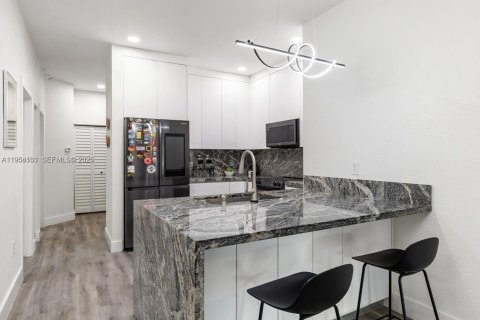 Copropriété à vendre à Miramar, Floride: 3 chambres, 131.64 m2 № 2153320 - photo 1