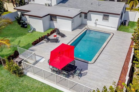 Снять в аренду виллу или дом в Хайалиа, Флорида 3 спальни, 186.55м2, № 2047171 - фото 11