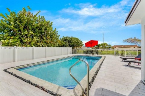 Снять в аренду виллу или дом в Хайалиа, Флорида 3 спальни, 186.55м2, № 2047171 - фото 13