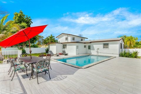 Снять в аренду виллу или дом в Хайалиа, Флорида 3 спальни, 186.55м2, № 2047171 - фото 10