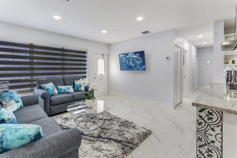 Снять в аренду виллу или дом в Хайалиа, Флорида 3 спальни, 186.55м2, № 2047171 - фото 4