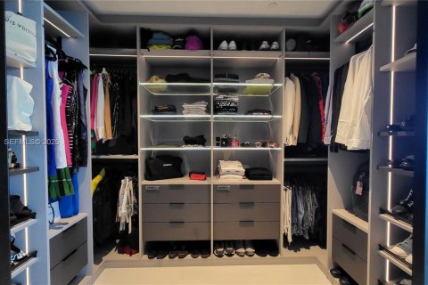 Купить кондоминиум в Санни-Айлс-Бич, Флорида 3 спальни, 198.53м2, № 1986382 - фото 13