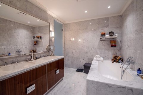 Купить кондоминиум в Санни-Айлс-Бич, Флорида 3 спальни, 198.53м2, № 1986382 - фото 14