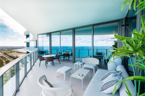 Купить кондоминиум в Санни-Айлс-Бич, Флорида 3 спальни, 198.53м2, № 1986382 - фото 3