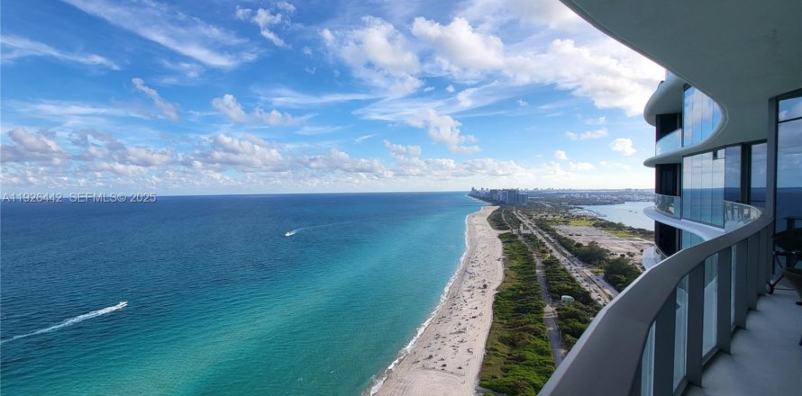 Кондоминиум с 3 спальнями в Санни-Айлс-Бич, Флорида № 1986382