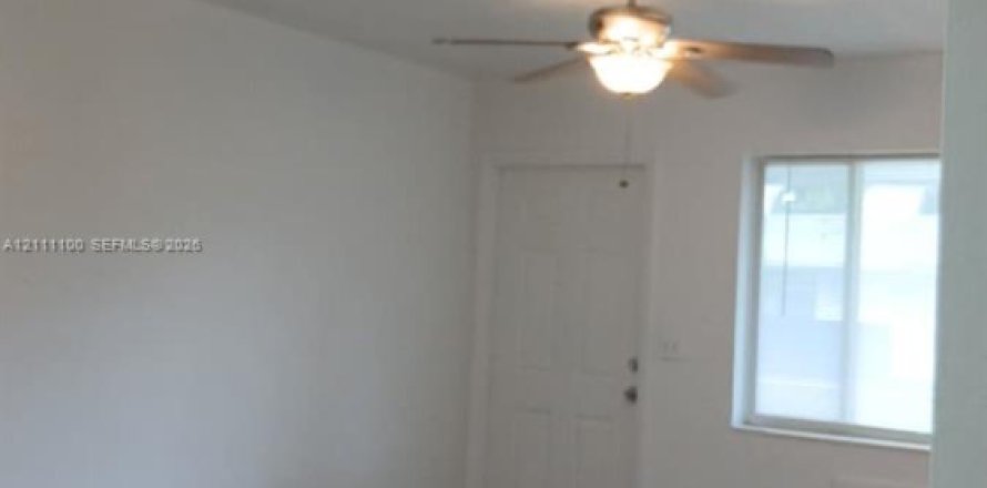 Appartement à Hallandale Beach, Floride 1 chambre № 2431296