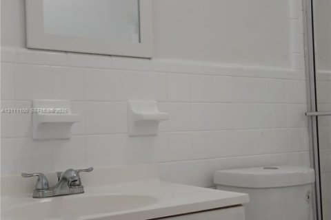 Appartement à louer à Hallandale Beach, Floride: 1 chambre № 2431296 - photo 4