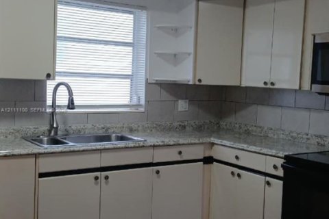 Appartement à louer à Hallandale Beach, Floride: 1 chambre № 2431296 - photo 3