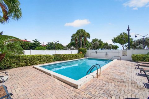 Condo in Deerfield Beach, Florida, 2 bedrooms  № 2389904 - photo 7