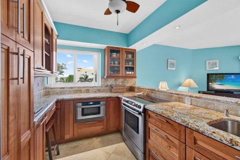 Condo in Deerfield Beach, Florida, 2 bedrooms  № 2389904 - photo 22